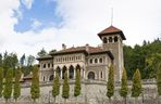 Zamek z serialu Wednesday istnieje naprawdę. Tak w rzeczywistości wygląda Nevermore