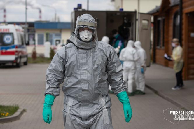 Koronawirus w Polsce: Majówka nie zatrzymuje zarazy! Kolejne kilkaset przypadków i kilkanaście ofiar śmiertelnych [RELACJA NA ŻYWO]