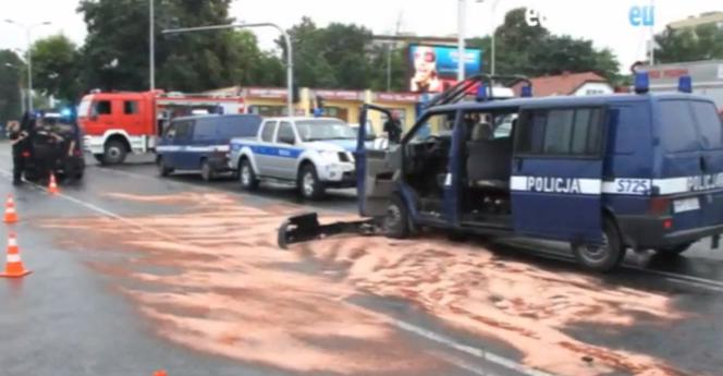 Wypadek w Kielcach - audi wjechało w radiowóz