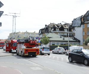 Blok przy ul. Powstańców w Ząbkach po pożarze