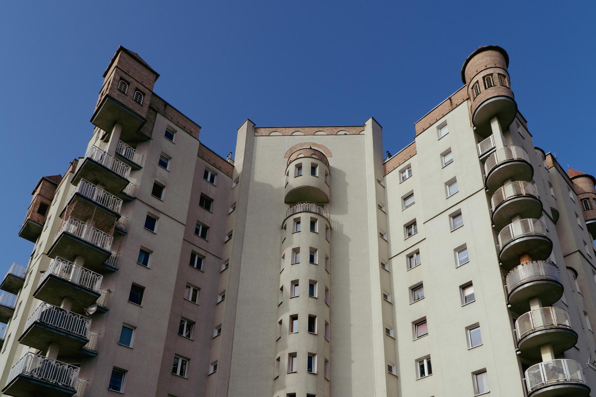 Blok-zamek w Krakowie - zdjęcia. Zobacz Wawel z wielkiej płyty