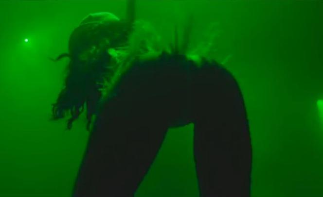 Rihanna Pour it Up (3)
