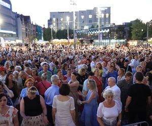 Potańcówka przed Teatrem Śląskim w Katowicach (09.08)