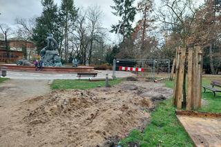 Plac Wolności to ciągle plac budowy. Przed kościołem mają być jak najlepsze warunki do handlu kwiatami [WIZUALIZACJE, ZDJĘCIA]