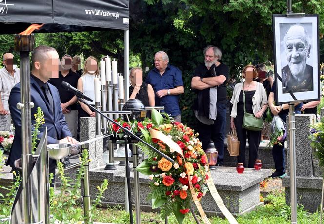 Smutny Andrzej Grabowski stanął nad grobem kolegi w Krakowie