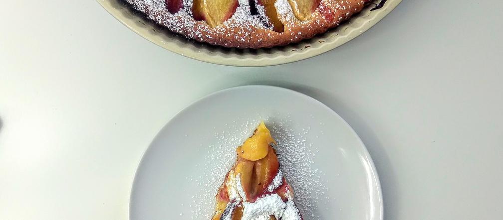 Ciasto twarogowe ze śliwkami i jabłkami