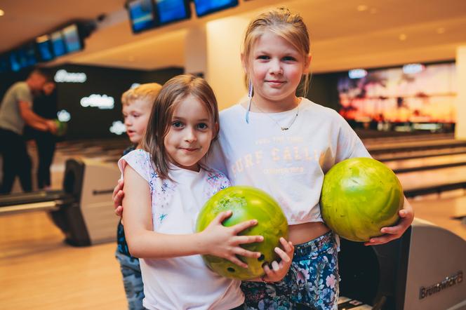 Aloha Food, Bowling & Club.