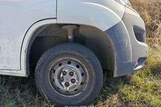 Wypadek na DK12 koło Leszna. 18-letni kierowca w szpitalu