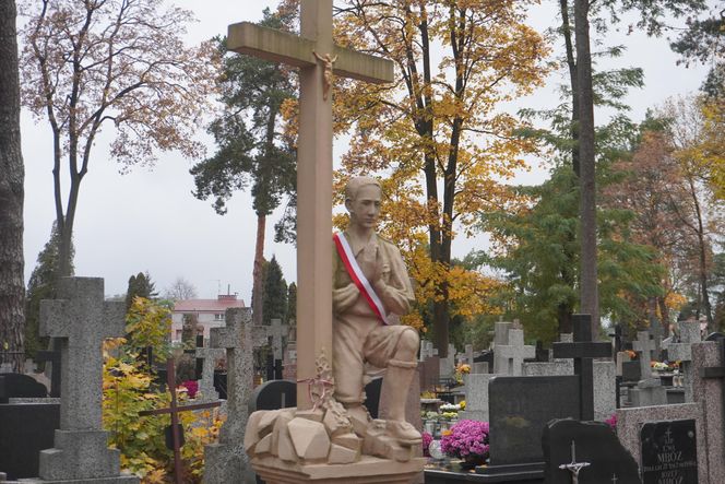 Niesamowite nagrobki i mogiły na Cmentarzu Farnym w Białymstoku