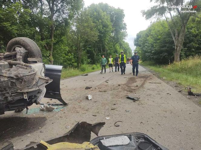 Tragedia pod Częstochową. Nie żyje 39-letni kierowca, jego brat walczy o życie w szpitalu