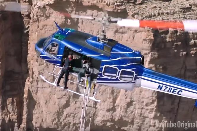 Will Smith wyskakuje z helikoptera
