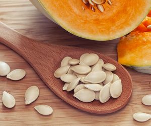 Surowe albo prażone. Jedz je codziennie, a pęcherz i prostata ci podziękują