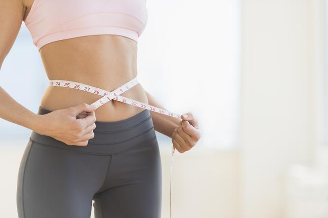 Przerywany post czy ograniczenie kalorii - co jest lepsze dla utraty wagi?