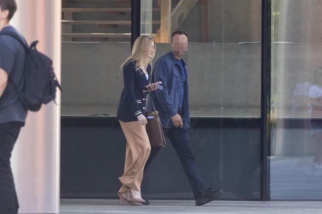 Kinga Duda miesiąc po ślubie rozkwita! Przyłapaliśmy młodą mężatkę. Nie była sama