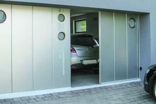 Brama segmentowa boczna i brama garażowa z drzwiami