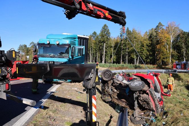 Ciężarówka zmiażdżyła auto nauki jazdy