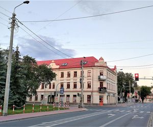 7. Powiat wołomiński - mediana wynagrodzeń miesięcznych brutto (marzec 2025): 7608 zł
