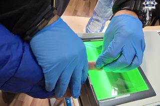 Myślała, że to urzędnik z Gliwic. Gdy grabiła liście, okradł jej dom na 15 tys. zł