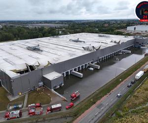 Potężna burza na Mazowszu. Zawalił się dach hali produkcyjnej 