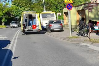 Autobus nagle stanął na skrzyżowaniu w Tarnowie. Kierowca miał udar w czasie kursu