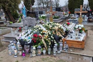  Cała wieś pożegnała zamordowanego Mateusza (†23 l.) i kolorowymi kwiatami zasypała jego grób