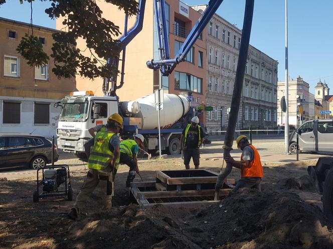 Przygotowują fundamenty pod nowy pomnik w Lesznie. Zobacz, jak będzie wyglądał