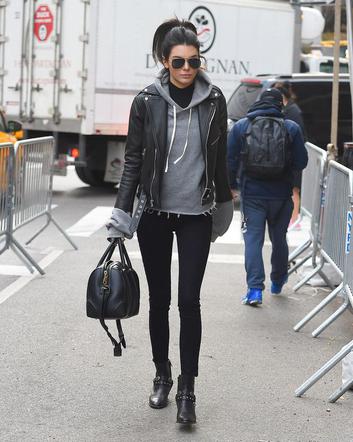 Kendall Jenner w za dużej bluzie