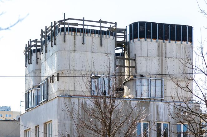 Nadbudowa kamienicy na Gocławku w Warszawie