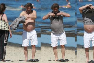  Jan Maria Tomaszewski z partnerką na spacerze brzegiem morza