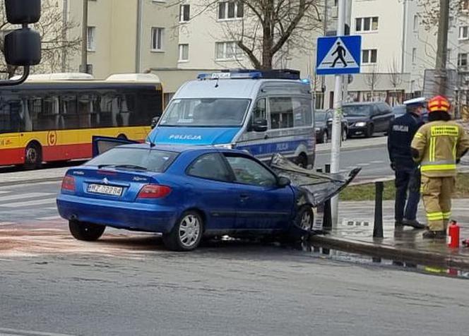 Wypadek samochodowy na Kamionku. Auto stanęło w płomieniach