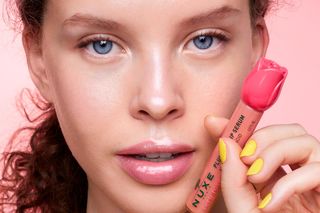 Wiosna zakochaj się w różach. Różana pielęgnacja w trosce o skórę 