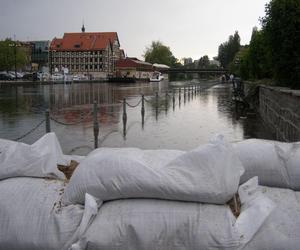 Powódź w 2010 roku w Bydgoszczy. Tak 14 lat temu wyglądały zalane nabrzeża Brdy i Wisły