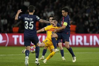 FC Barcelona - PSG TV STREAM ONLINE LIVE Gdzie obejrzeć dzisiaj mecz Barcelona - PSG Transmisja TV Na jakim programie 16.04.2024