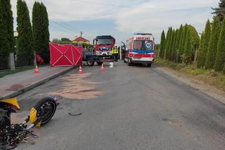 Dębiany. Motocykl wjechał w ciągnik. Nie żyje traktorzysta!