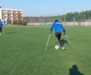 Po amputacji nic sie nie kończy. Trenują w drużynie Amp Futbolu Zawiszy Bydgoszcz. Są jedną nogą w finale