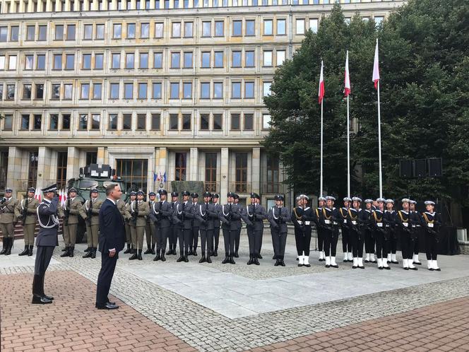 Politycy na obchodach Święta Wojska Polskiego