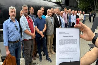 Orka czeka, ale marynarze nie mają zamiaru. Załoga ORP Sokół pisze list do premiera i szefa MON