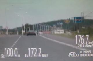 Gnał Audi TT bo myślał, że nieoznakowany radiowóz się z nim ściga