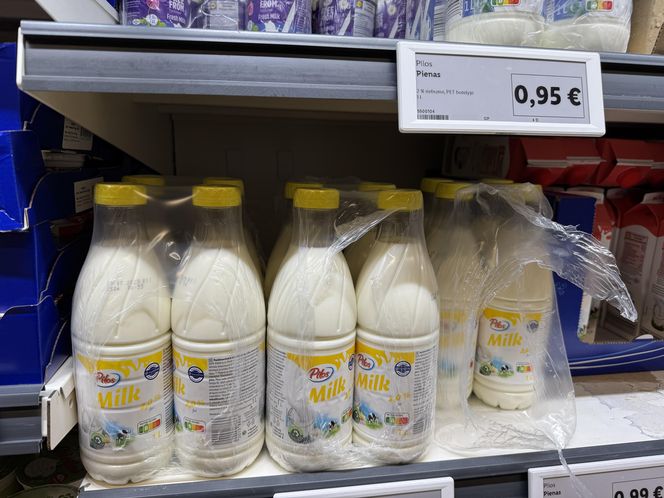 Droższe na Litwie jest też mleko. Za litrowe 2-procentowe mleko w butelce marki własnej trzeba zapłacić 0,95 euro (4,03 zł)