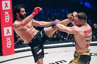 Mamed Khalidov fantastycznie rozprawił się z Adrianem Bartosińskim! Ekwilibrystyczny wyczyn legendy KSW