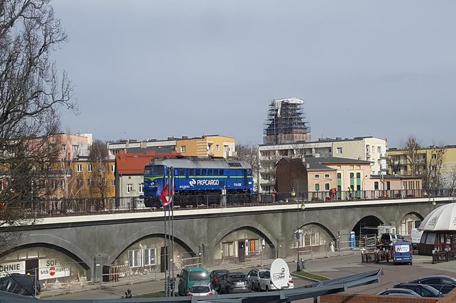 Testy obciążeniowe na estakadzie.