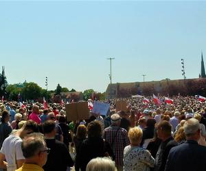 Manifestacja 4 czerwca na placu Solidarności w Szczecinie