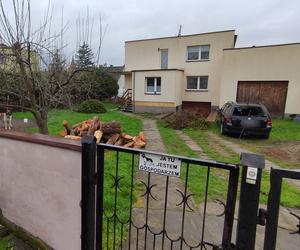 Myślała, że leżą pijani, a byli już martwi. Przeżyła, bo jako jedyna wychodziła z domu