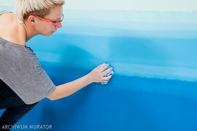 KROK V - rozcieranie farby na ścianie