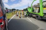 Śmiertelny wypadek na S8 pod Pabianicami. Kierujący BMW jechał pod prąd i huknął w tira [ZDJĘCIA].