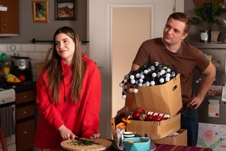 Barwy szczęścia odc. 3018. Hubert (Marek Molak), Agata (Natalia Zambrzycka)