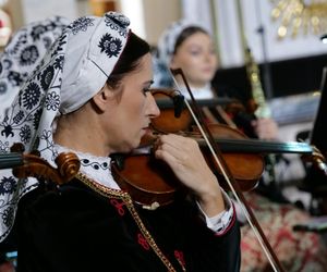 Występ zespołu Mazowsze w Starachowicach