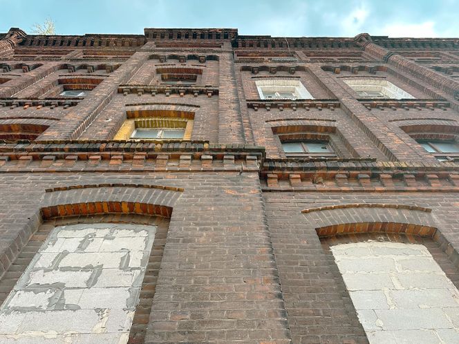 Zabytkowe famuły Izraela Poznańskiego w Łodzi 