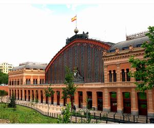 Północno-zachodnia elewacja dworca kolejowego Atocha w Madrycie