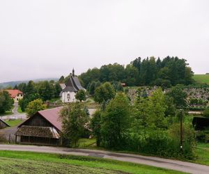 To jedna z najstarszych wsi w Małopolsce. Już w średniowieczu miała swoją parafię